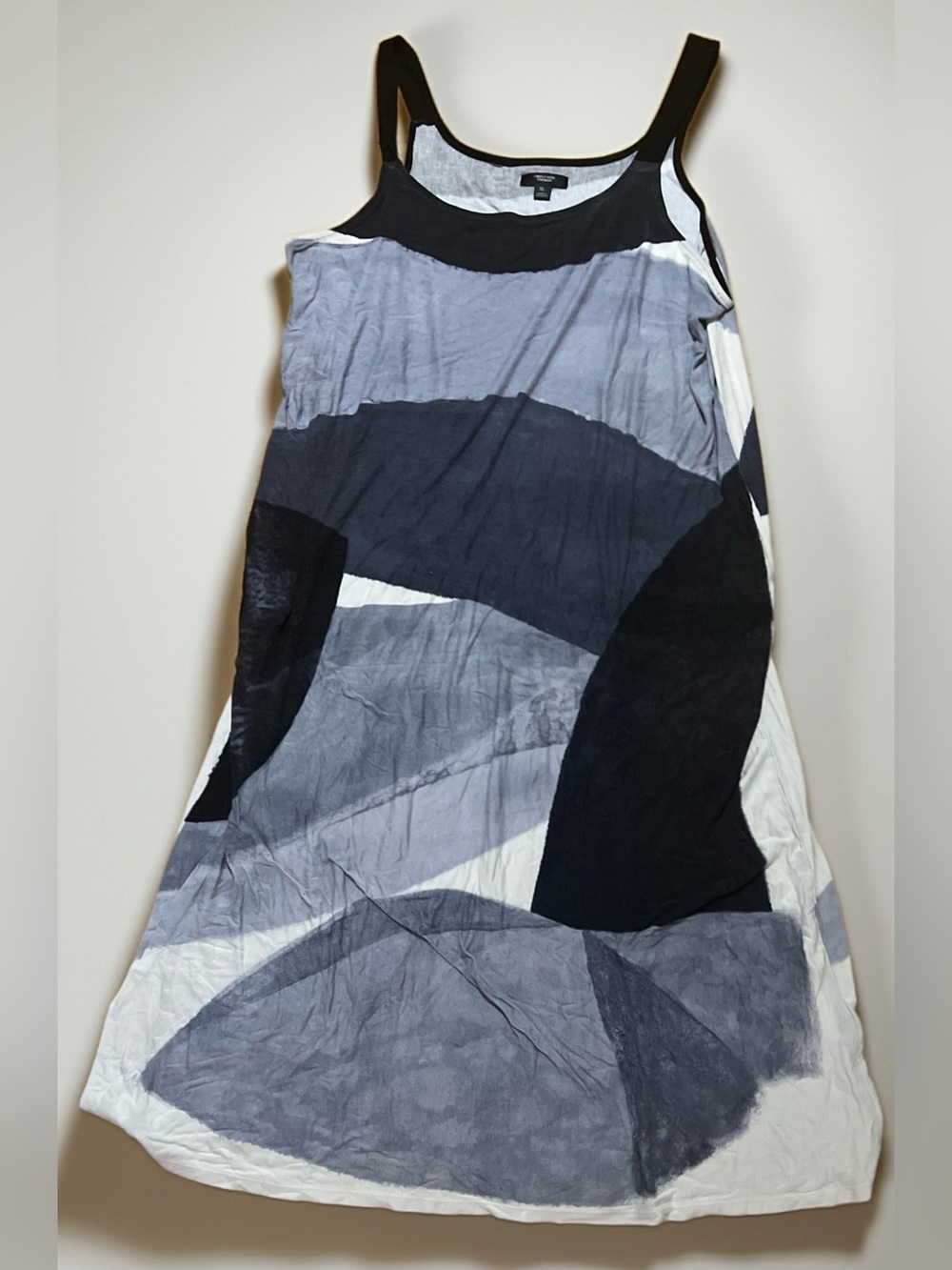 Vera Wang Sleeveless Dress in Black & Gray Abstract Print